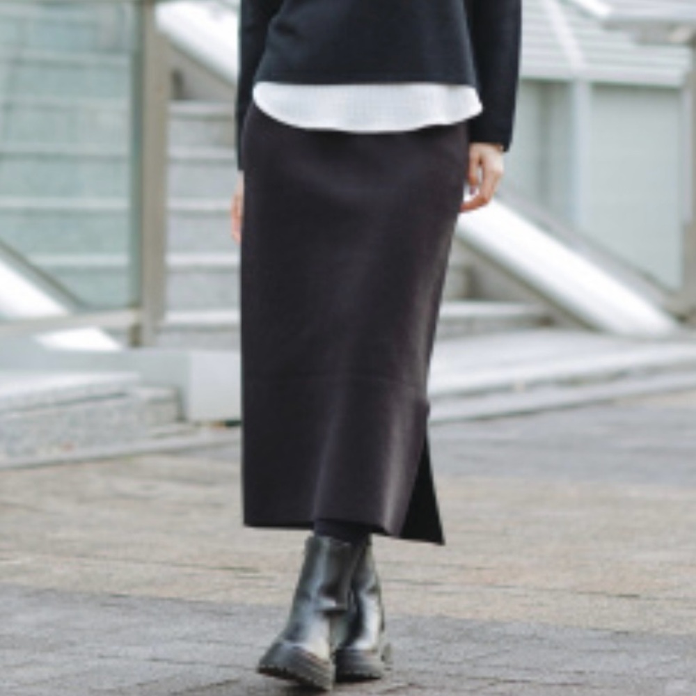 🆕 Uniqlo black cotton blend knit midi skirt L